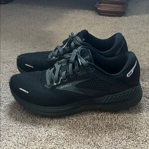 Women’s Brooks Black GTS 22